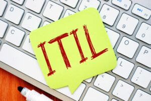 post it note on keyboard saying itil